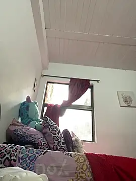 AlondraDiossa03 online show from February 4, 2026, 6:14 pm