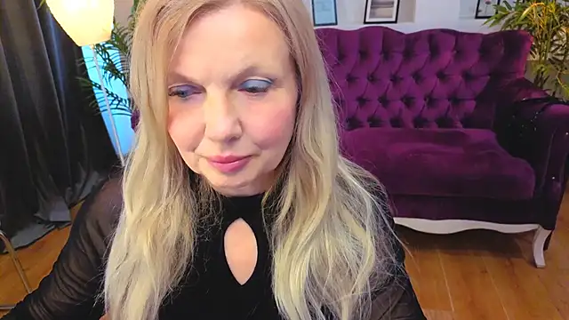 Abby Moore  online show from May 8, 2026, 7:03 am