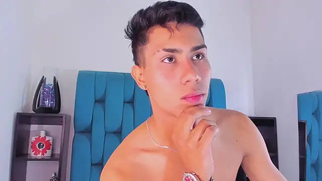 Snapshot of AlanNaughty chatting on January 6, 2025, 12:05 am AlanNaughty online show from January 6, 2025, 12:05 am