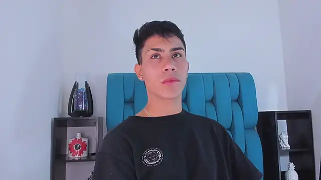 Snapshot of AlanNaughty chatting on January 6, 2025, 9:22 pm AlanNaughty online show from January 6, 2025, 9:22 pm