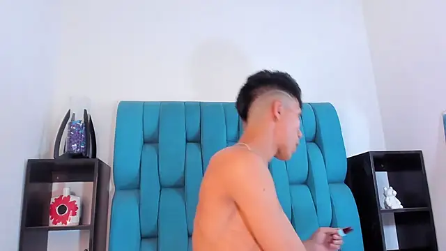 Snapshot of AlanNaughty chatting on January 18, 2025, 6:34 am AlanNaughty online show from January 18, 2025, 6:34 am