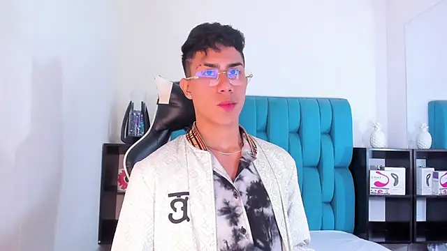 Snapshot of AlanNaughty chatting on March 14, 2025, 7:55 pm AlanNaughty online show from March 14, 2025, 7:55 pm