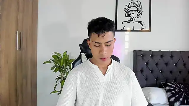 Snapshot of AlanNaughty chatting on November 22, 2025, 10:09 pm AlanNaughty online show from November 22, 2025, 10:09 pm