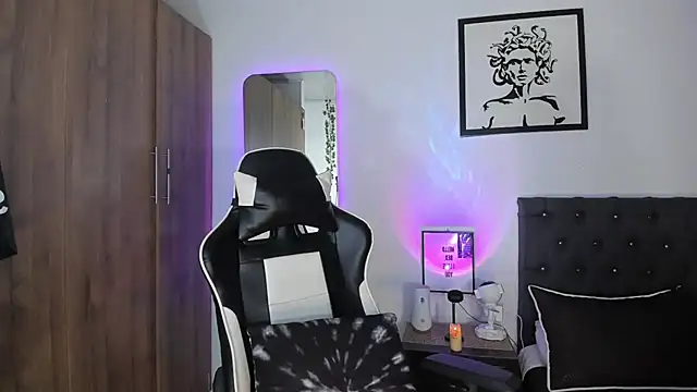 Snapshot of AlanNaughty chatting on January 13, 2026, 1:22 am AlanNaughty online show from January 13, 2026, 1:22 am