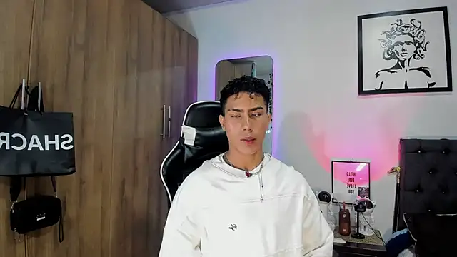 Snapshot of AlanNaughty chatting on February 1, 2026, 2:21 am AlanNaughty online show from February 1, 2026, 2:21 am