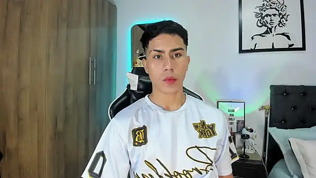 Snapshot of AlanNaughty chatting on March 4, 2026, 11:44 pm AlanNaughty online show from March 4, 2026, 11:44 pm