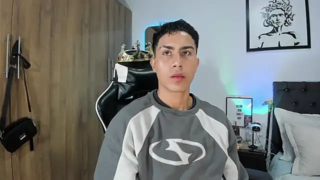 Snapshot of AlanNaughty chatting on March 10, 2026, 10:15 pm AlanNaughty online show from March 10, 2026, 10:15 pm