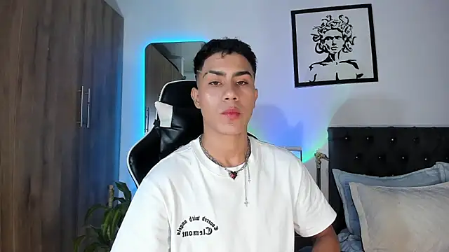 Snapshot of AlanNaughty chatting on March 13, 2026, 11:44 pm AlanNaughty online show from March 13, 2026, 11:44 pm