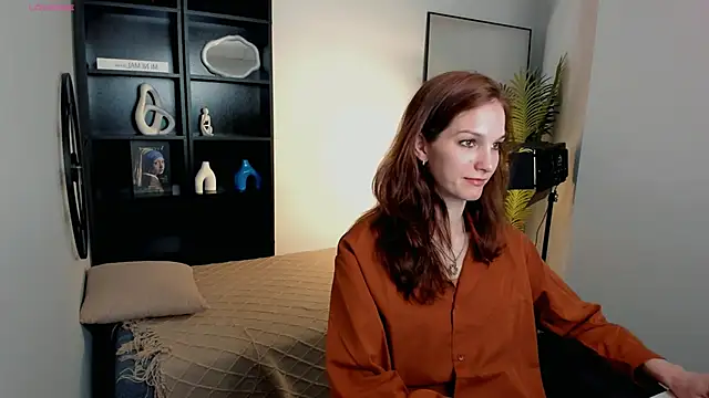 MirandaGlow online show from May 3, 2026, 5:46 am