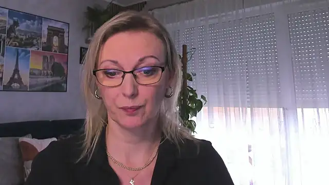 vanessa chat online show from March 2, 2025, 2:21 pm