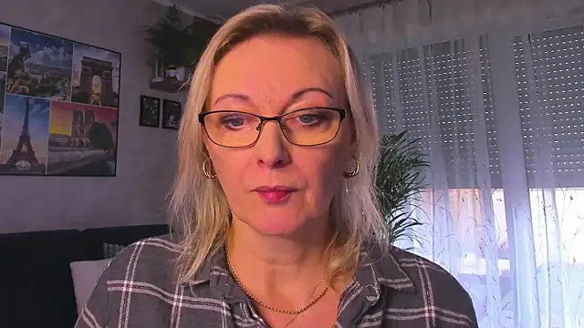 vanessa chat online show from November 12, 2025, 2:17 pm