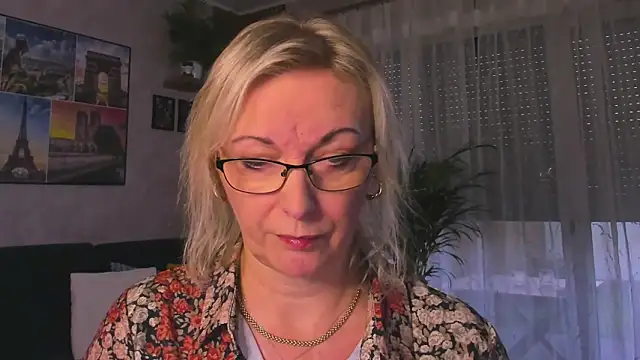 vanessa chat online show from December 15, 2025, 2:43 pm