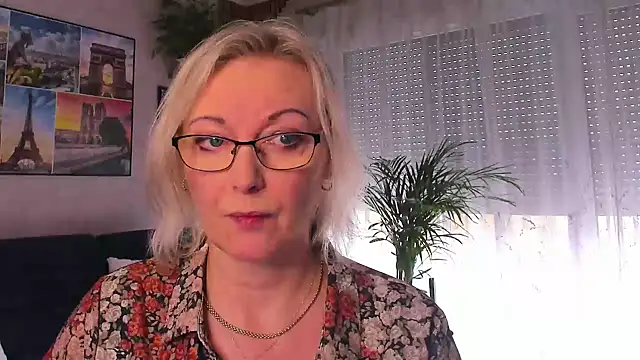 vanessa chat online show from April 20, 2026, 1:14 pm