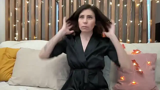 HotyWinter online show from October 31, 2025, 8:48 am