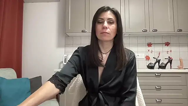 HotyWinter online show from November 10, 2025, 3:27 am