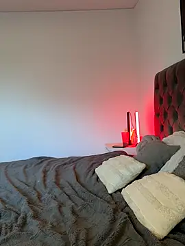 Snapshot of EllaMae chatting on October 12, 2025, 2:16 pm EllaMae online show from October 12, 2025, 2:16 pm