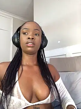 LuciousLips96 online show from September 28, 2025, 8:52 am