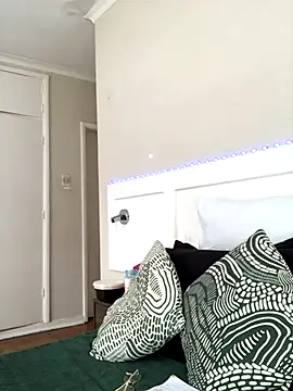 LuciousLips96 online show from November 14, 2025, 9:08 am