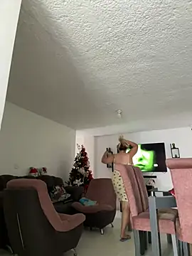 Snapshot of x_elena_x chatting on December 12, 2024, 3:27 pm x elena x online show from December 12, 2024, 3:27 pm