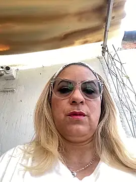 Snapshot of x_elena_x chatting on December 15, 2024, 7:21 pm x elena x online show from December 15, 2024, 7:21 pm