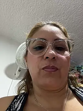 Snapshot of x_elena_x chatting on December 17, 2024, 11:16 pm x elena x online show from December 17, 2024, 11:16 pm