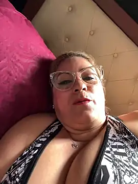 Snapshot of x_elena_x chatting on December 19, 2024, 6:45 pm x elena x online show from December 19, 2024, 6:45 pm