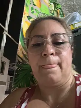 Snapshot of x_elena_x chatting on December 22, 2024, 1:55 am x elena x online show from December 22, 2024, 1:55 am