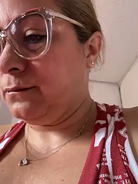 Snapshot of x_elena_x chatting on December 22, 2024, 12:16 pm x elena x online show from December 22, 2024, 12:16 pm