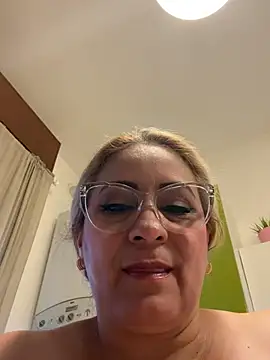 Snapshot of x_elena_x chatting on January 28, 2025, 12:11 pm x elena x online show from January 28, 2025, 12:11 pm