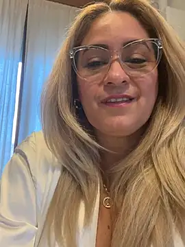 Snapshot of x_elena_x chatting on February 10, 2025, 11:46 am x elena x online show from February 10, 2025, 11:46 am