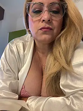 Snapshot of x_elena_x chatting on February 11, 2025, 8:48 am x elena x online show from February 11, 2025, 8:48 am