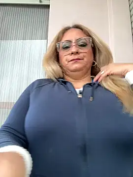 Snapshot of x_elena_x chatting on February 12, 2025, 11:51 am x elena x online show from February 12, 2025, 11:51 am