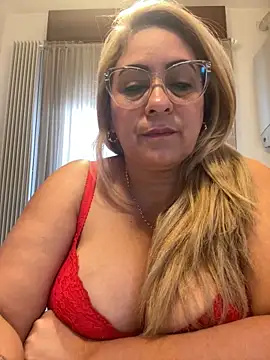 Snapshot of x_elena_x chatting on February 13, 2025, 12:11 pm x elena x online show from February 13, 2025, 12:11 pm