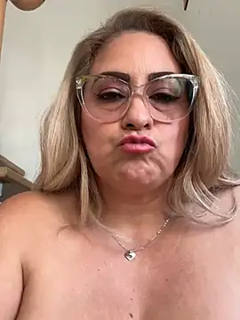 Snapshot of x_elena_x chatting on February 21, 2025, 9:24 am x elena x online show from February 21, 2025, 9:24 am