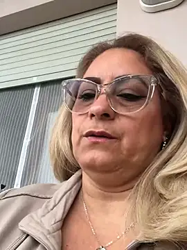 Snapshot of x_elena_x chatting on February 25, 2025, 10:37 am x elena x online show from February 25, 2025, 10:37 am