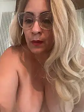 Snapshot of x_elena_x chatting on February 26, 2025, 12:36 pm x elena x online show from February 26, 2025, 12:36 pm