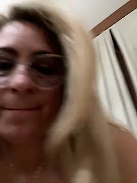 Snapshot of x_elena_x chatting on March 10, 2025, 1:10 pm x elena x online show from March 10, 2025, 1:10 pm