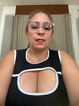 Snapshot of x_elena_x chatting on March 11, 2025, 12:39 pm x elena x online show from March 11, 2025, 12:39 pm