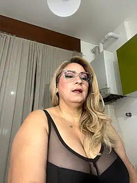 Snapshot of x_elena_x chatting on October 24, 2025, 6:32 am x elena x online show from October 24, 2025, 6:32 am