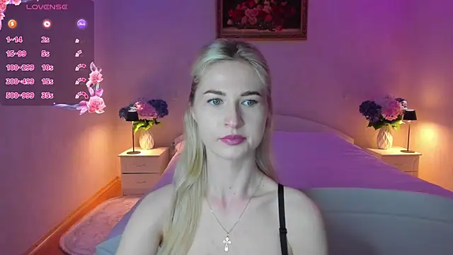 AnnaCarrera online show from June 15, 2026, 7:49 pm