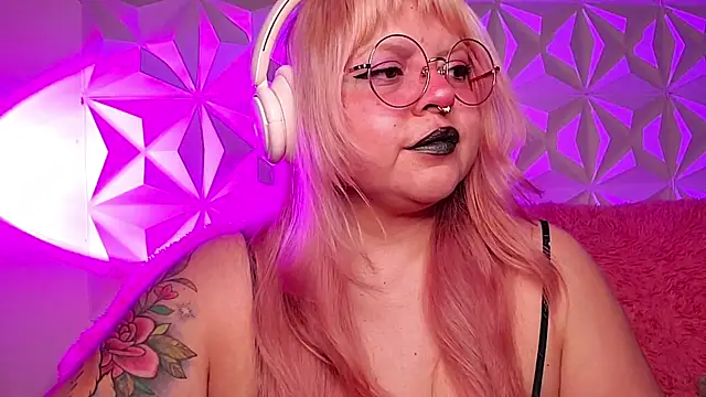 Snapshot of Satyn_doll chatting on May 4, 2026, 11:45 pm Satyn doll online show from May 4, 2026, 11:45 pm