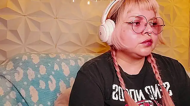 Snapshot of Satyn_doll chatting on May 20, 2026, 1:12 am Satyn doll online show from May 20, 2026, 1:12 am