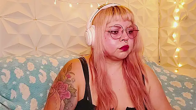 Snapshot of Satyn_doll chatting on May 20, 2026, 10:16 pm Satyn doll online show from May 20, 2026, 10:16 pm