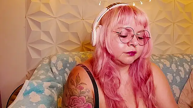 Snapshot of Satyn_doll chatting on June 3, 2026, 12:46 am Satyn doll online show from June 3, 2026, 12:46 am