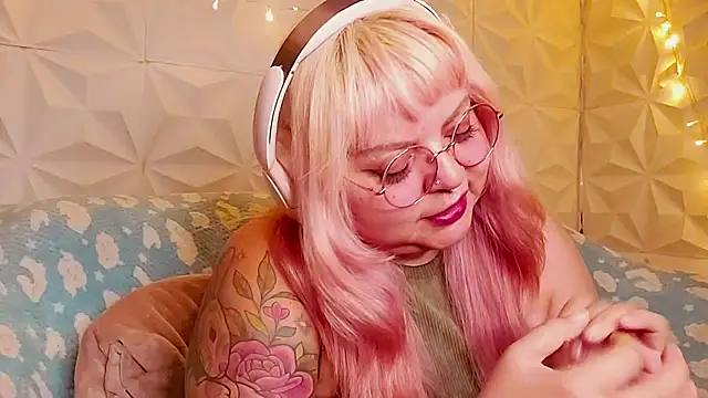Snapshot of Satyn_doll chatting on June 10, 2026, 11:35 pm Satyn doll online show from June 10, 2026, 11:35 pm