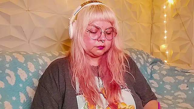Snapshot of Satyn_doll chatting on June 14, 2026, 2:35 am Satyn doll online show from June 14, 2026, 2:35 am