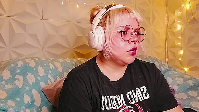 Snapshot of Satyn_doll chatting on June 14, 2026, 10:12 pm Satyn doll online show from June 14, 2026, 10:12 pm