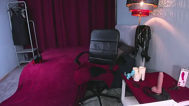 Snapshot of FrancesYork chatting on February 15, 2025, 11:28 am FrancesYork online show from February 15, 2025, 11:28 am