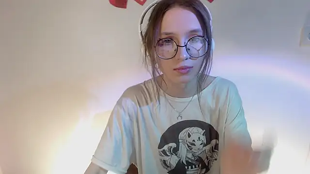  Hanna Moon  online show from April 27, 2026, 5:22 pm