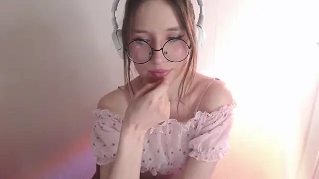 Snapshot of _Hanna_Moon_ chatting on May 6, 2026, 11:37 am Hanna Moon online show from May 6, 2026, 11:37 am